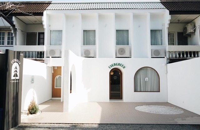 Evergreen Cafe and Hotel