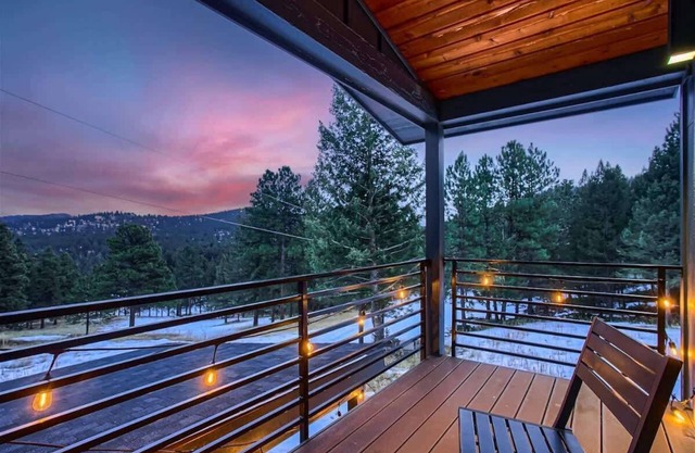 Evergreen's Modern Cabin. 20Acres/Seclusion/Creek!