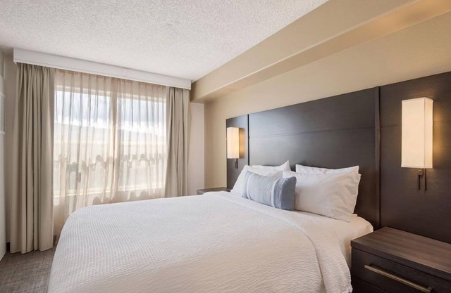 Excellent Choice! Unit w/Full Kitchen, Near Fleischmann Planetarium!
