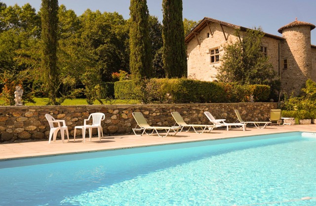 Exceptional manor house with swimming pool