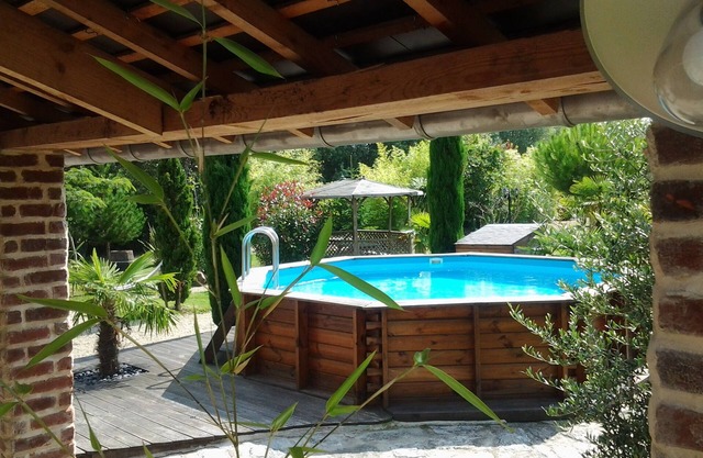 Exceptional colonial-style living space with swimming pool and free parking.
