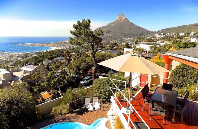 Exceptional holiday home with panoramic view in Camps Bay
