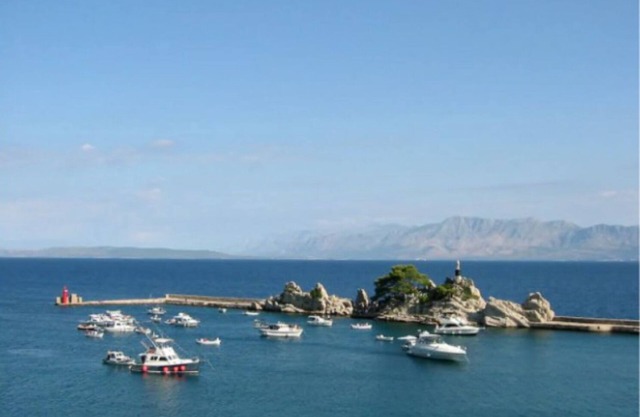 EXCLUSIVE 2 Bed SEAFRONT Apt - STUNNING VIEWS