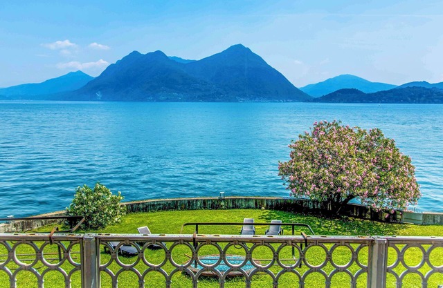 Exclusive 3 bedroom apartment in a neat villa with private lake access