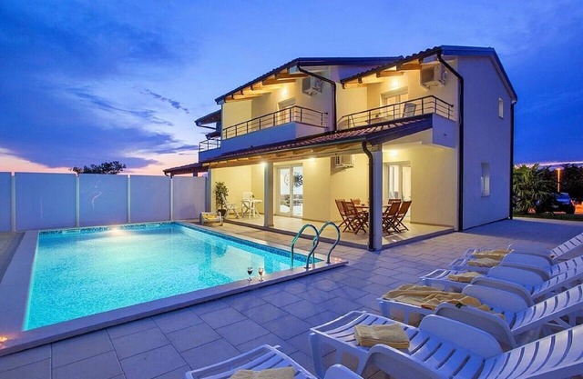 * Exclusive 4 * star villa with pool near Umag *