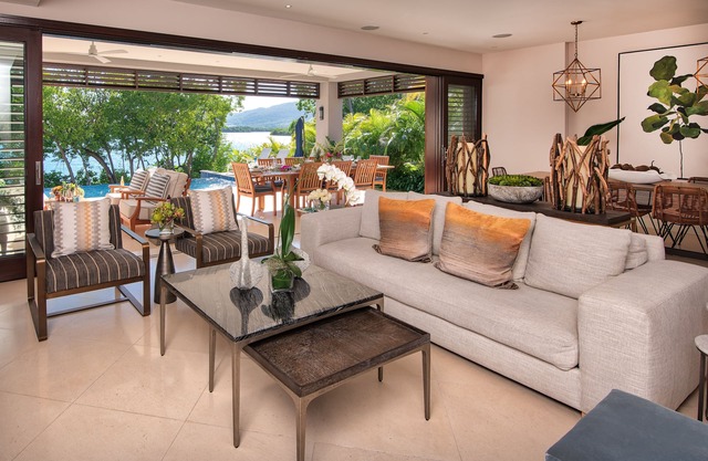 EXCLUSIVE 4BR DESIGNER WATERFRONT VILLA CHEF POOL BEACH ACCESS PICKLEBALL GYM