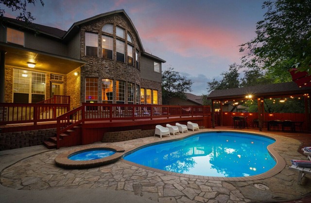 Exclusive and modern - Hot tub, pool, game room