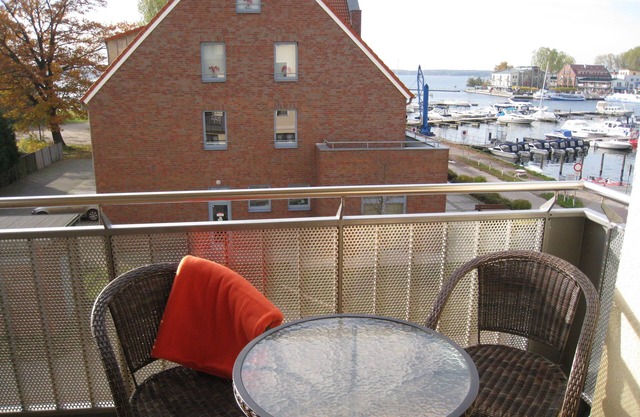Exclusive apartment right on the harbor with lake view (* DTV)