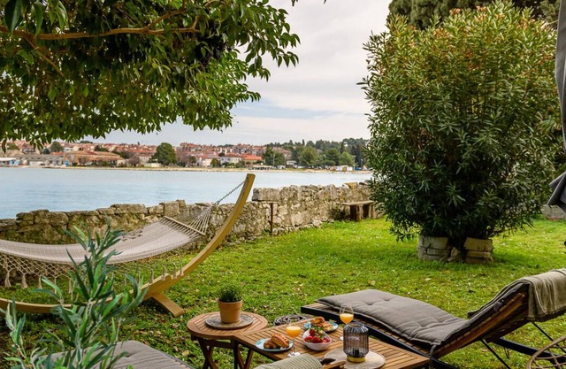 Exclusive Bacchus apartment in old town Porec with garden by the sea