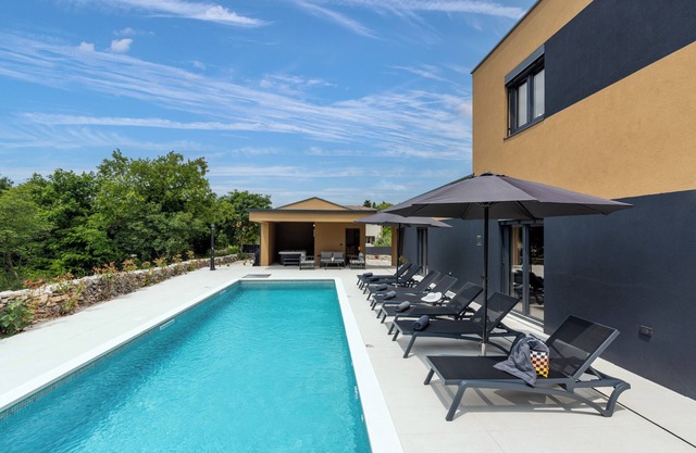 Exclusive luxury villa Viktor with 7 bedrooms for families & groups