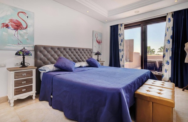 Exclusive, Pet-Friendly Frontline Beach Penthouse with Pool, Terrace & Wi-Fi