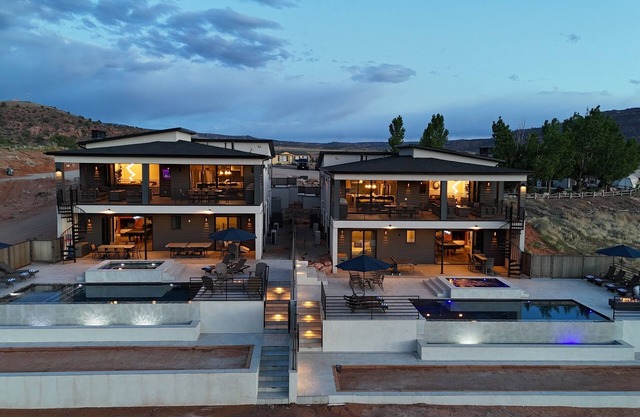 Exclusive Retreats Desert Vista 12 Bedroom all Suites Retreat Sleeps 50
