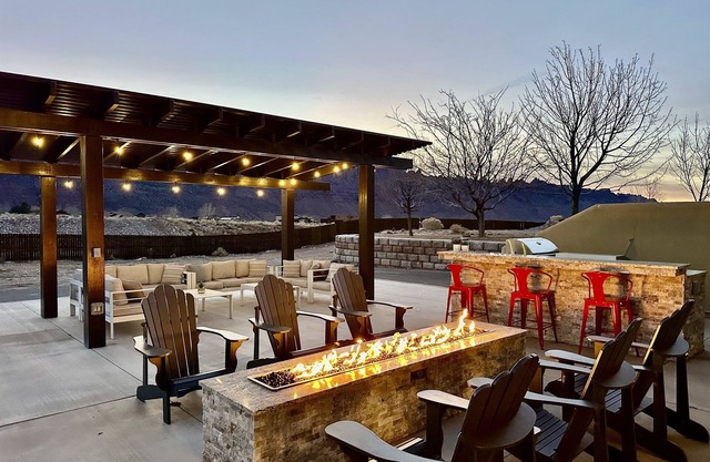 Exclusive Retreats Desert Dream Estate 8 Bedrooms Sleeps 25