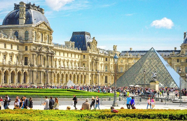 Exclusive Suite Apartment With Aircon In Louvre