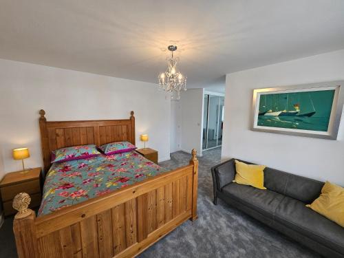 Exclusive suite, Thornton, Liverpool Near Crosby