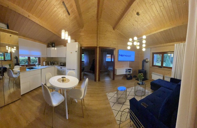 Exclusive vacation home on the lake - beach, jacuzzi, boat