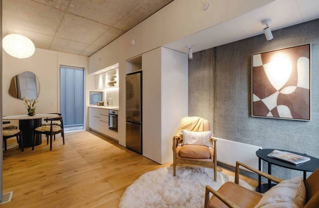 Executive 2BR Designer Townhouse + Rooftop Oasis