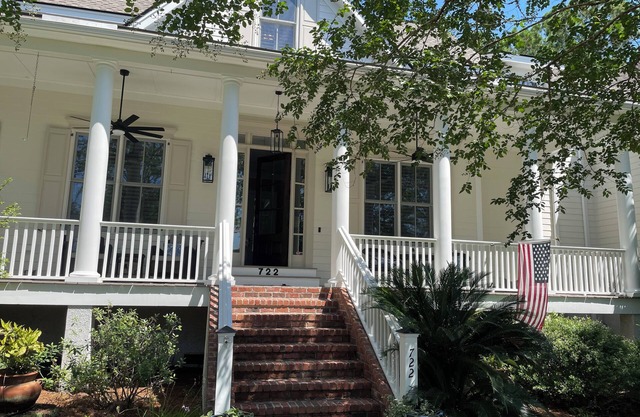 Executive 4 Bedroom 3.5 Bath House in charming Charleston