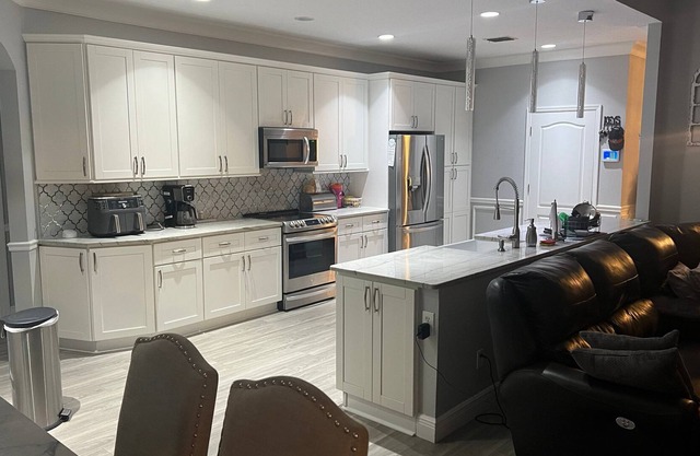 Executive Pool home. Short drive to all major attractions