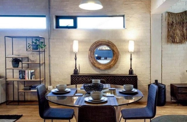 Executive Studio + Free Parking + Street Art Murals near Woodstock Craft Markets