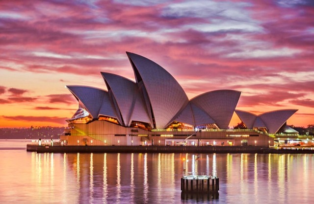 EXECUTIVE Studio w/Private Balcony at Cunningham Street, Sydney CBD