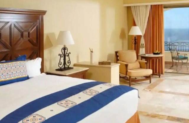Executive Suite - Ocean views!