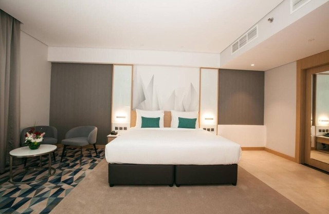 Executive Suite Near Sport Links Gym Equipment
