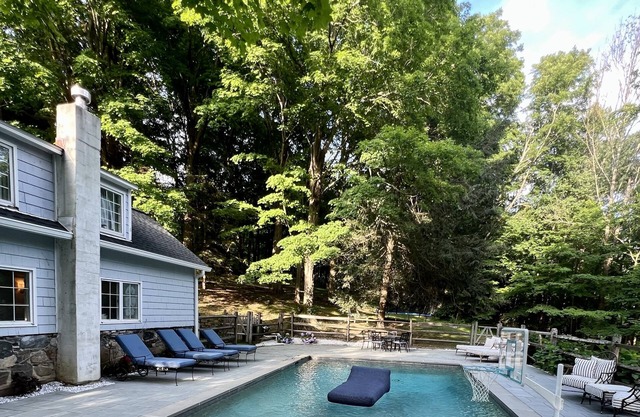 Expansive, Five Bedroom House with Pool. Ideal for Multiple Family Travel