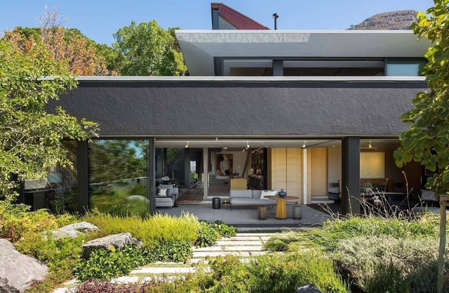 Experience Cape Kloof Villa in Higgovale