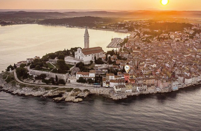 Experience history. Live luxury.