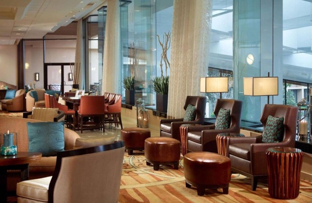 Experience Maximum Comfort! With Pool, Airport Shuttle, Pets Allowed!