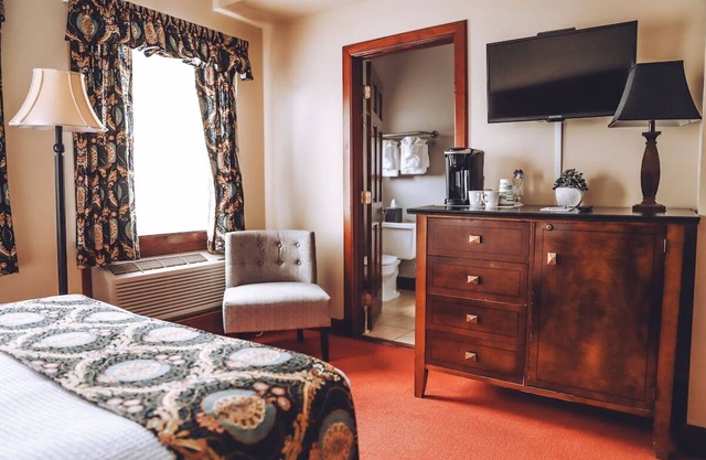 Experience Milford’s Beauty! Central Location & Complimentary Breakfast