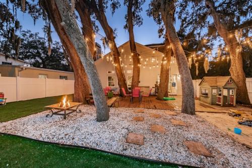 Experience Our Little Bit of Paradise Near Beaches