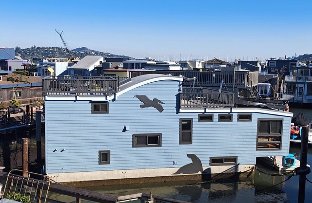 Experience the unique floating home community of Sausalito!