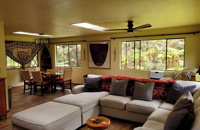 Experience Tranquility in a Spacious 3-Bedroom Surrounded by Hawaiian Forest