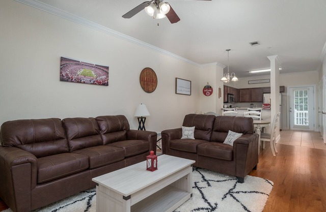 Experience Tuscaloosa's Best at Crimson Comfort - Your Perfect Getaway!