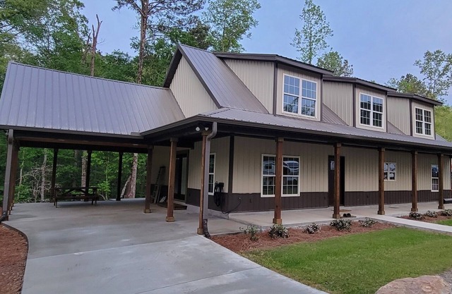 Experience Valley living near the Chattahoochee River