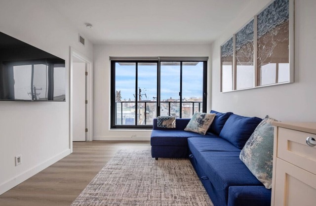 Exquisite 2 Bed Condo near DT Core W/Free Parking