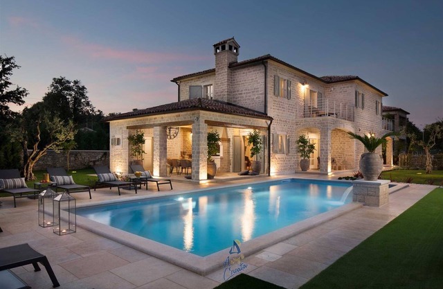 Exquisite country villa for 8 with pool, organic garden and playgrounds