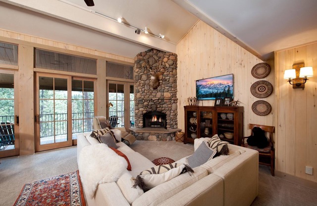 Exquisite Links and Mountain Retreat (#846) -10 min Ski, Golf/AC/Pool/HotTub
