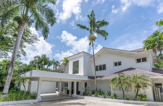 Exquisite Luxury Villa Steps from Playa Minitas nCacique 8 Casa De Campo