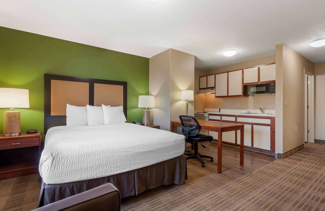 Extended Stay America Select Suites Rockford State Street