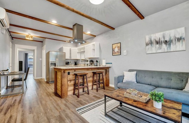 Extended Stay Comfort | Fast Wi-Fi | Downtown!