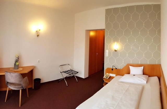 EZ Sonnenseite mit Balkon ab 3 Nächtehalbpension - Hotel-restaurant Teuschler-mogg