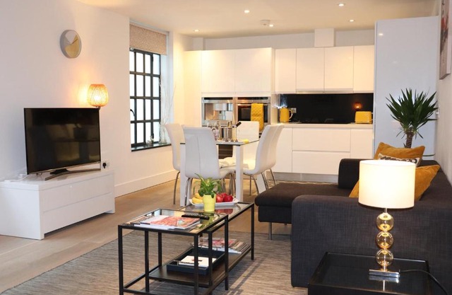 Fab! 2 Bedr/3 Beds in the heart of Covent Garden!