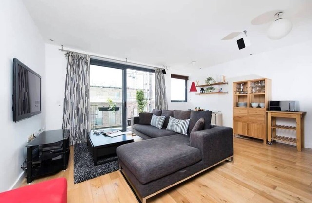 Fabulous 2 Bedroom Apartment w Balcony in London