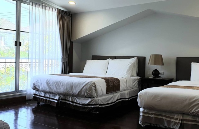 Fabulous 4-bedroom house with AC in Chiangmai