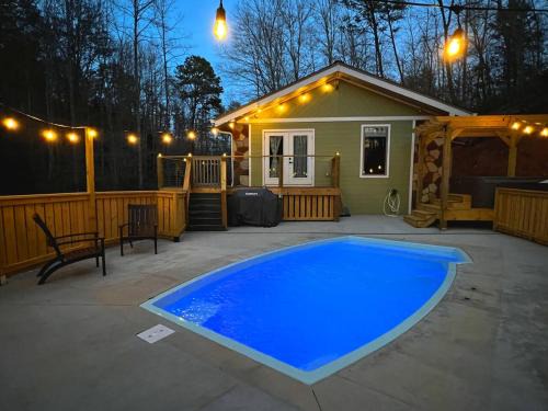 Fabulous 4Bed 3 bath Cottage Pool Hot tub Games