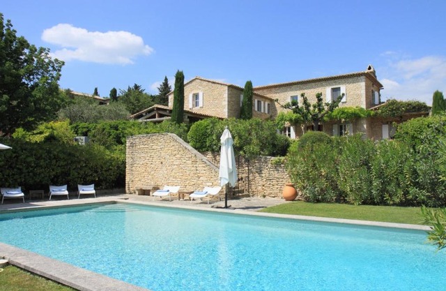Fabulous bastide in Gordes overlooking the Lubéron - by feelluxuryholidays