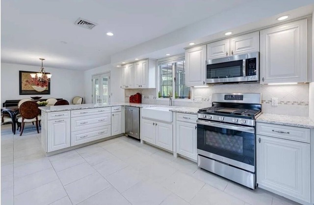 Fabulous & Expansive Eastward Look Vacation Home!